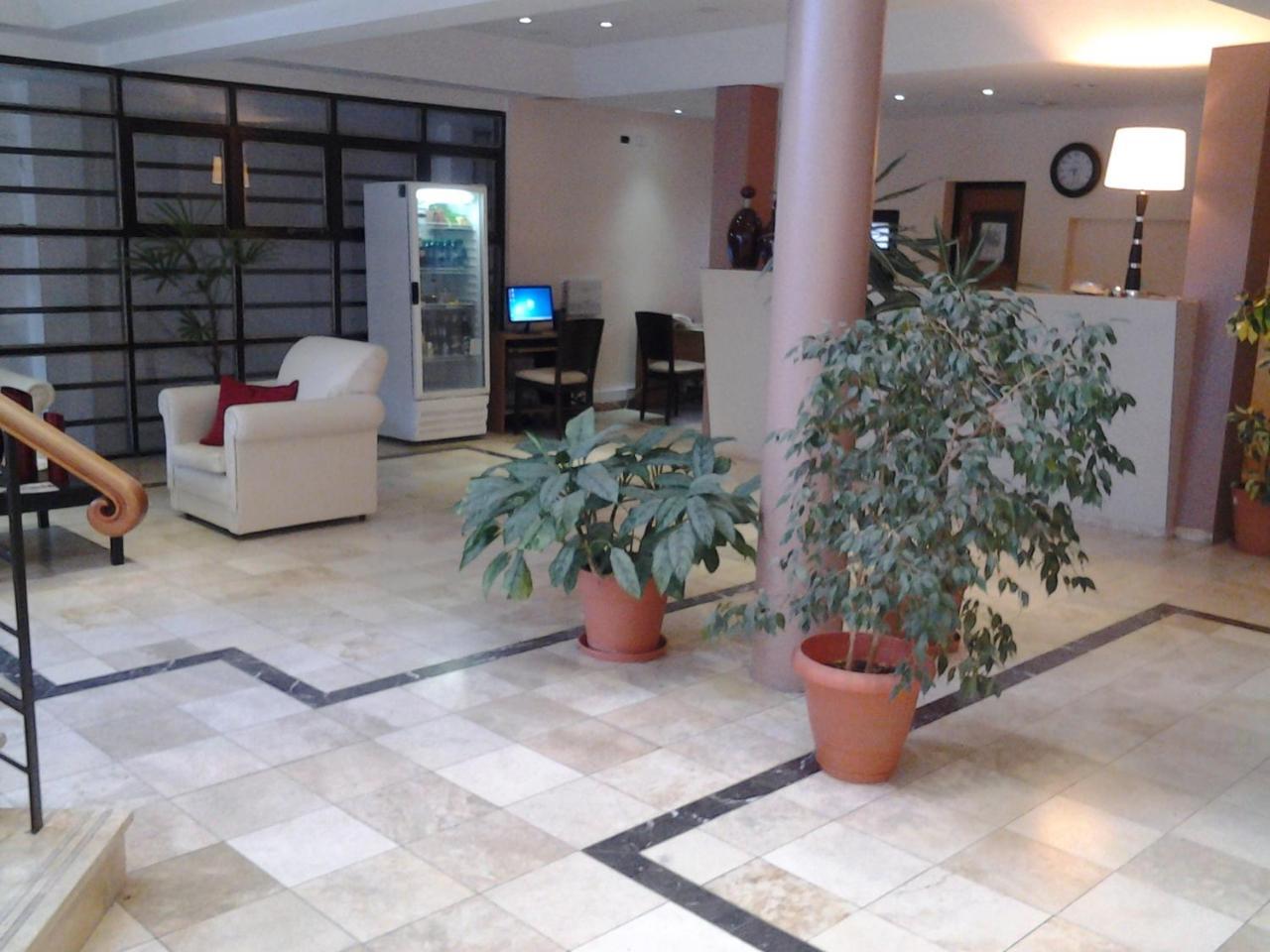 Hotel Lazaro Villa Mercedes Exteriör bild